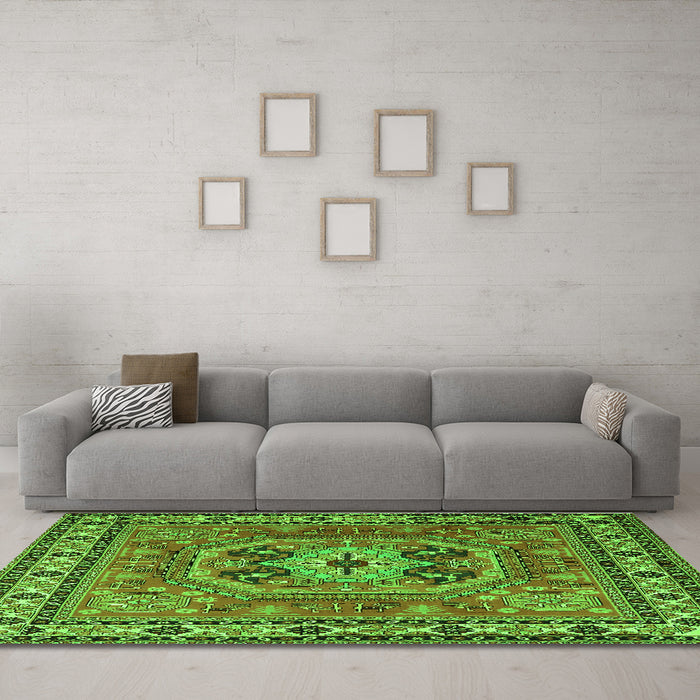 Machine Washable Persian Green Traditional Area Rugs in a Living Room,, wshtr2298grn