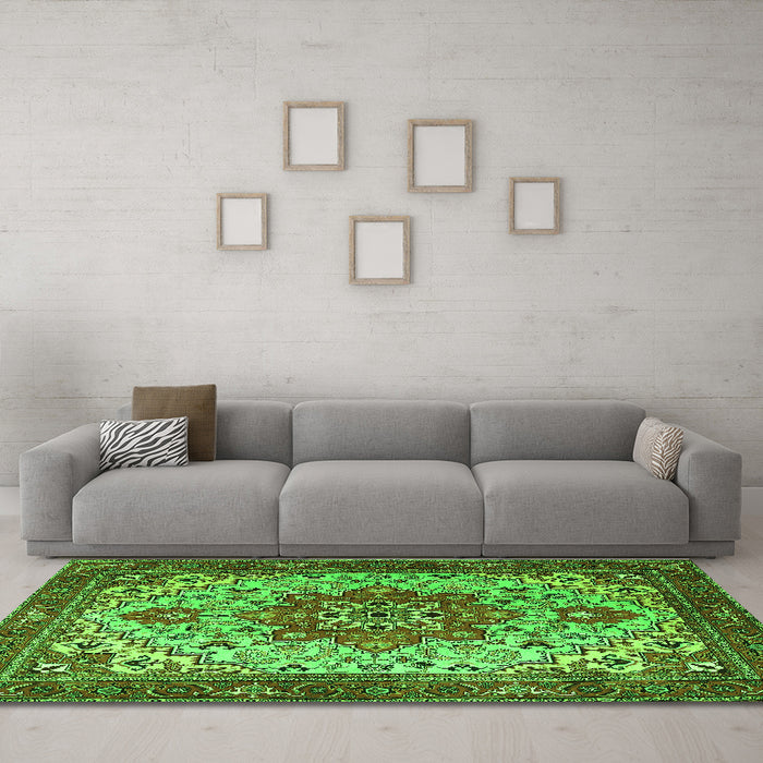 Machine Washable Persian Green Traditional Area Rugs in a Living Room,, wshtr2304grn