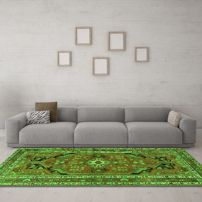 Machine Washable Persian Green Traditional Area Rugs in a Living Room,, wshtr2306grn
