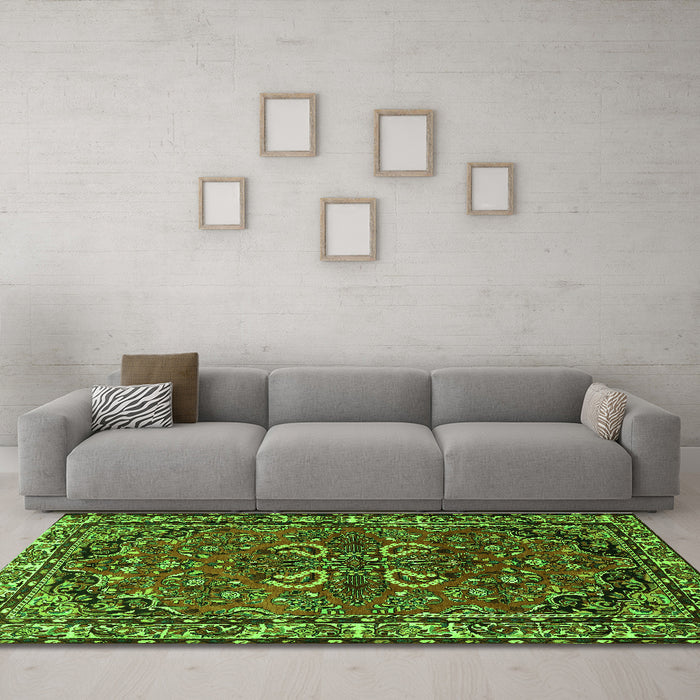 Machine Washable Persian Green Traditional Area Rugs in a Living Room,, wshtr2307grn