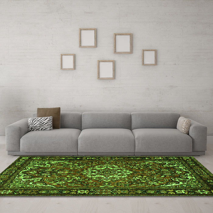 Machine Washable Persian Green Traditional Area Rugs in a Living Room,, wshtr2309grn