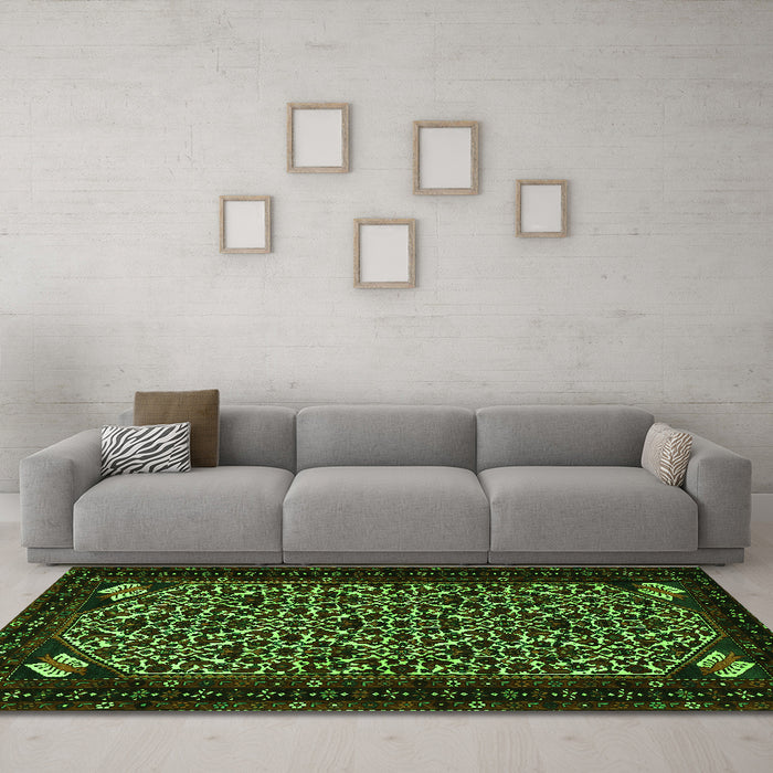 Machine Washable Persian Green Traditional Area Rugs in a Living Room,, wshtr2310grn