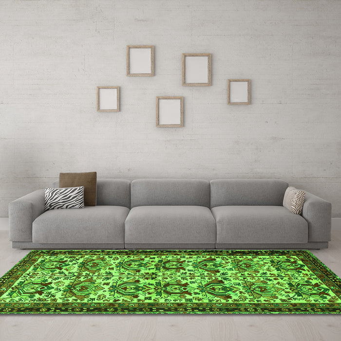 Machine Washable Persian Green Traditional Area Rugs in a Living Room,, wshtr2311grn