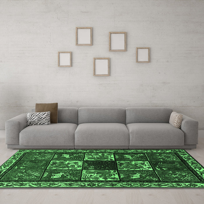 Machine Washable Animal Emerald Green Traditional Area Rugs in a Living Room,, wshtr2316emgrn