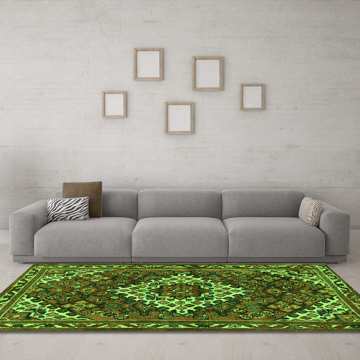 Machine Washable Persian Green Traditional Area Rugs in a Living Room,, wshtr2317grn