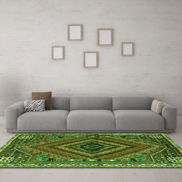 Machine Washable Persian Green Traditional Area Rugs in a Living Room,, wshtr2319grn