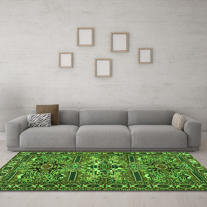 Machine Washable Persian Green Traditional Area Rugs in a Living Room,, wshtr2321grn