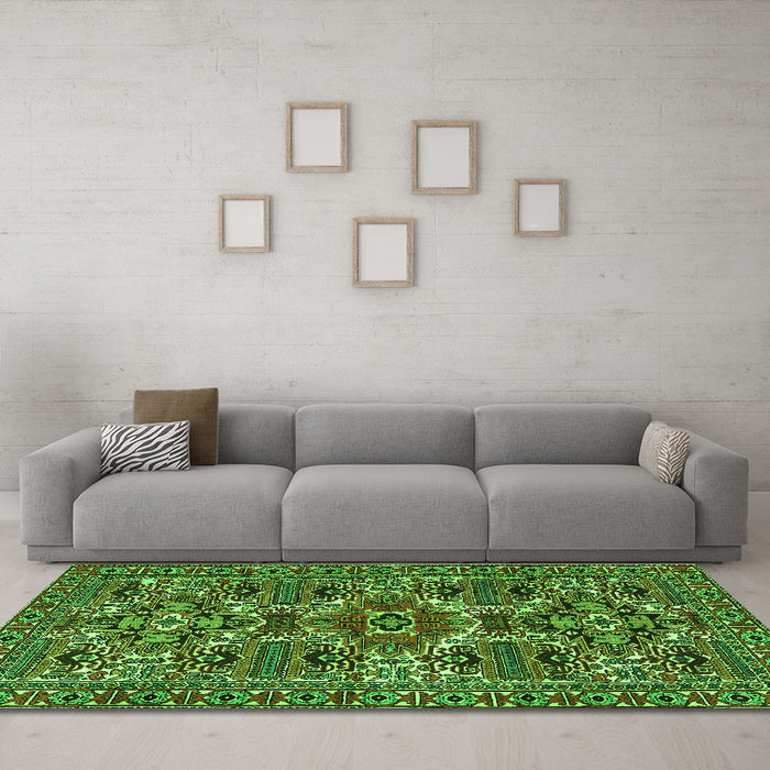 Machine Washable Persian Green Traditional Area Rugs in a Living Room,, wshtr2322grn