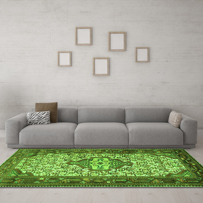 Machine Washable Persian Green Traditional Area Rugs in a Living Room,, wshtr2326grn