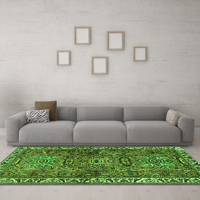 Machine Washable Persian Green Traditional Area Rugs in a Living Room,, wshtr2327grn