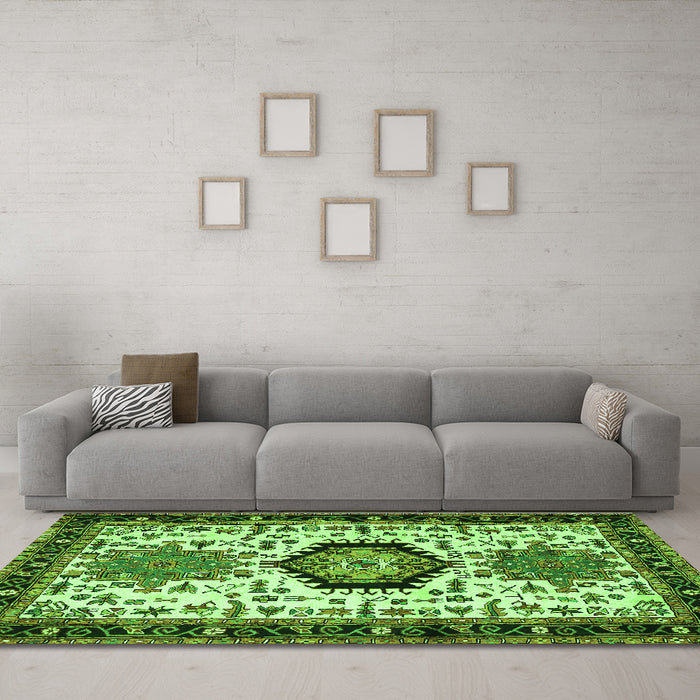 Machine Washable Persian Green Traditional Area Rugs in a Living Room,, wshtr2329grn