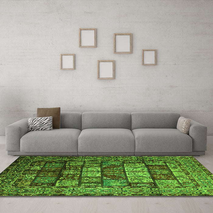 Machine Washable Persian Green Traditional Area Rugs in a Living Room,, wshtr232grn