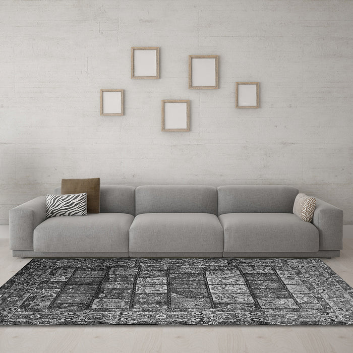 Machine Washable Persian Gray Traditional Rug in a Living Room,, wshtr232gry