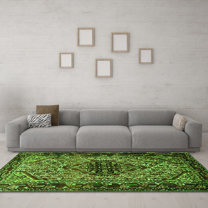 Machine Washable Persian Green Traditional Area Rugs in a Living Room,, wshtr2330grn