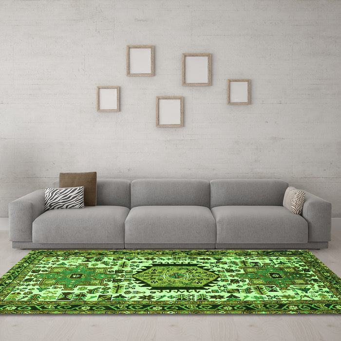 Machine Washable Persian Green Traditional Area Rugs in a Living Room,, wshtr2331grn