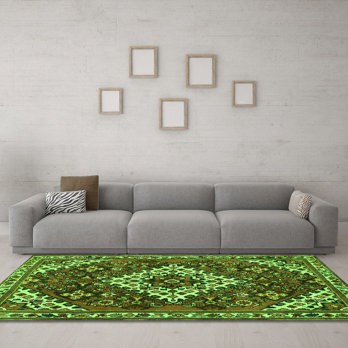 Machine Washable Persian Green Traditional Area Rugs in a Living Room,, wshtr2332grn