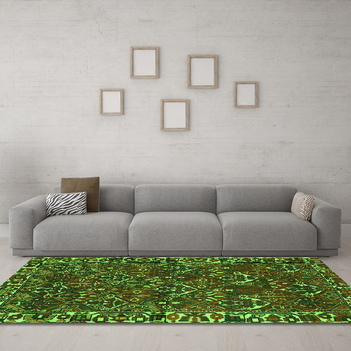 Machine Washable Persian Green Traditional Area Rugs in a Living Room,, wshtr2333grn