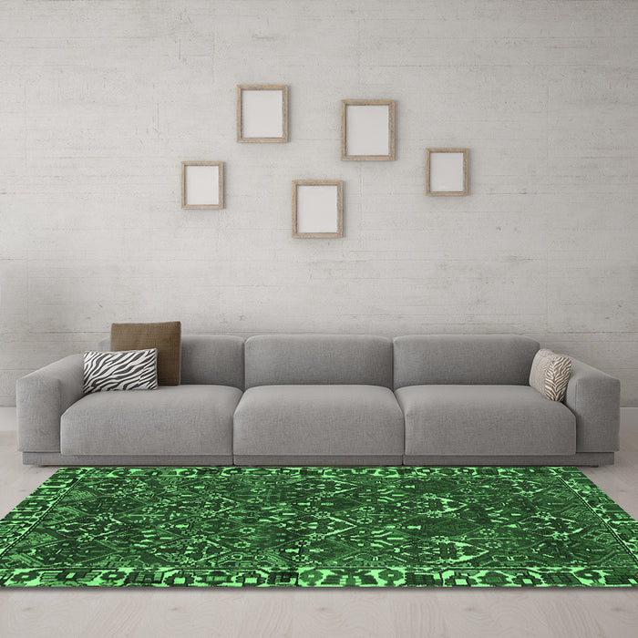 Machine Washable Persian Emerald Green Traditional Area Rugs in a Living Room,, wshtr2333emgrn