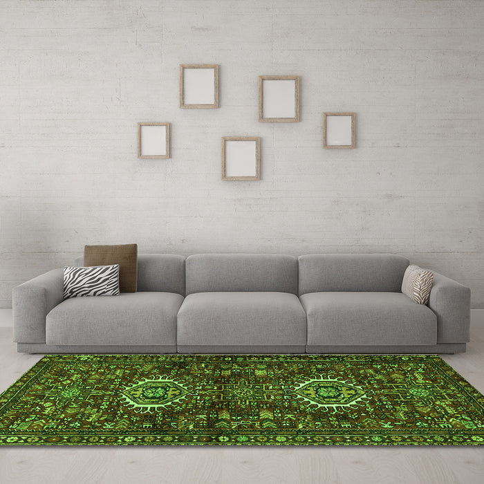 Machine Washable Persian Green Traditional Area Rugs in a Living Room,, wshtr2334grn