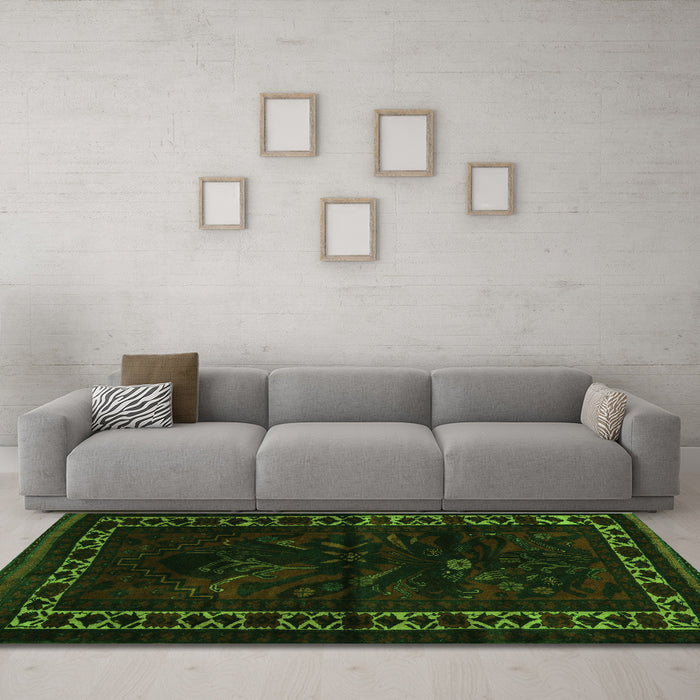 Machine Washable Persian Green Traditional Area Rugs in a Living Room,, wshtr2335grn