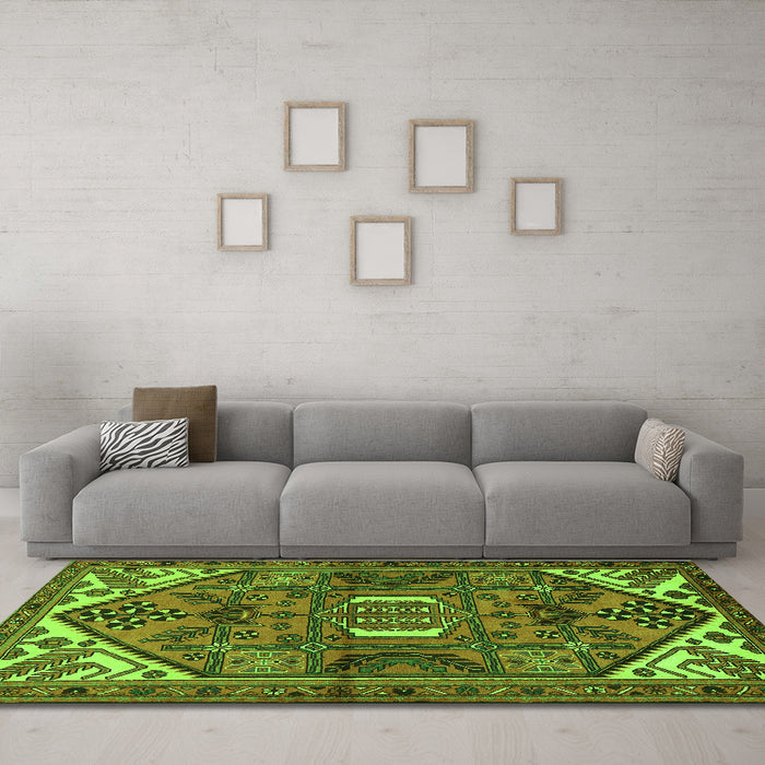 Machine Washable Persian Green Traditional Area Rugs in a Living Room,, wshtr2339grn