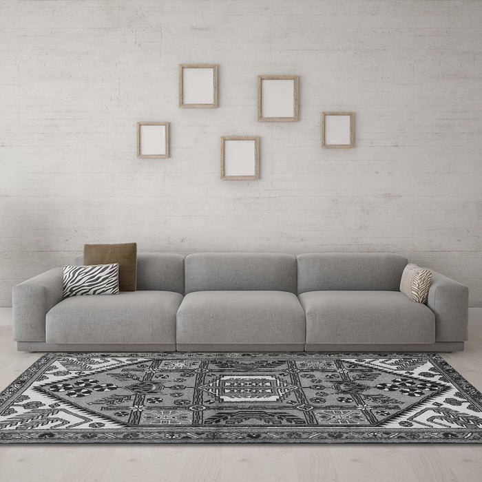 Machine Washable Persian Gray Traditional Rug in a Living Room,, wshtr2339gry