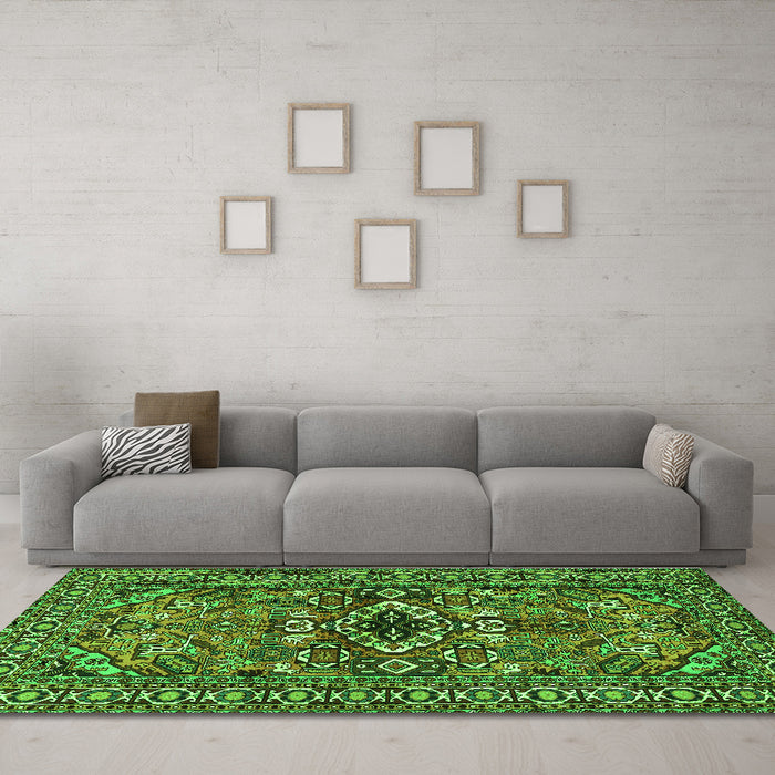 Machine Washable Persian Green Traditional Area Rugs in a Living Room,, wshtr2340grn