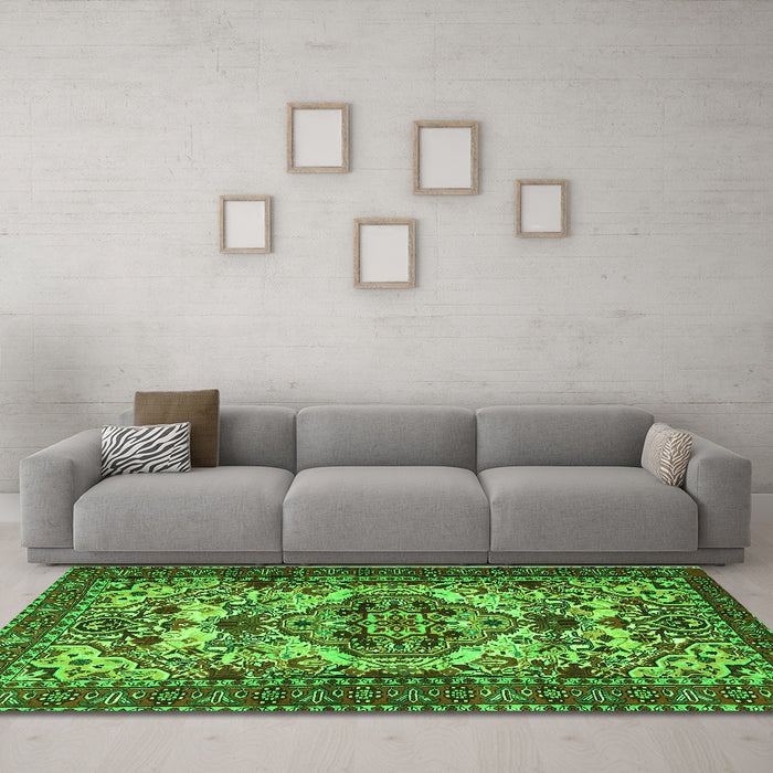 Machine Washable Persian Green Traditional Area Rugs in a Living Room,, wshtr2344grn