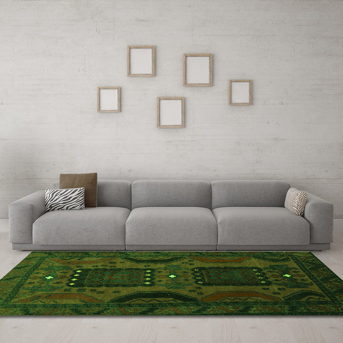 Machine Washable Persian Green Traditional Area Rugs in a Living Room,, wshtr2348grn