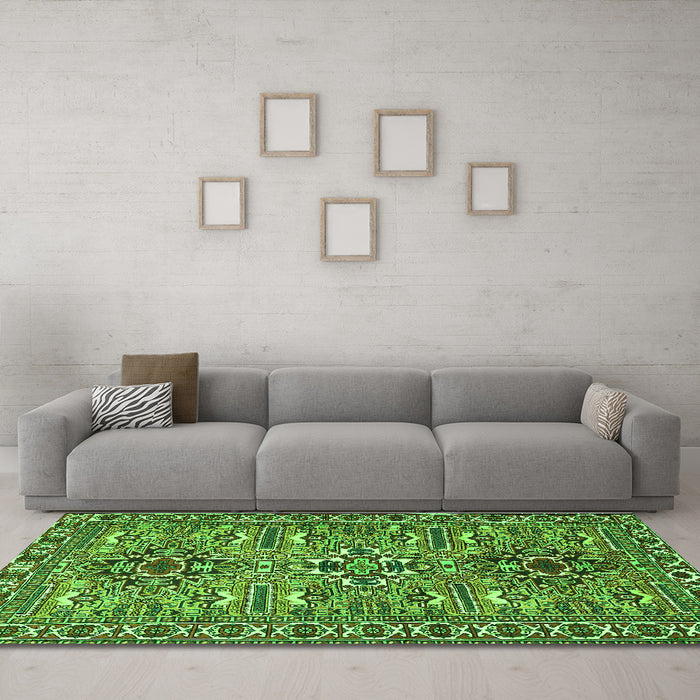 Machine Washable Persian Green Traditional Area Rugs in a Living Room,, wshtr2349grn