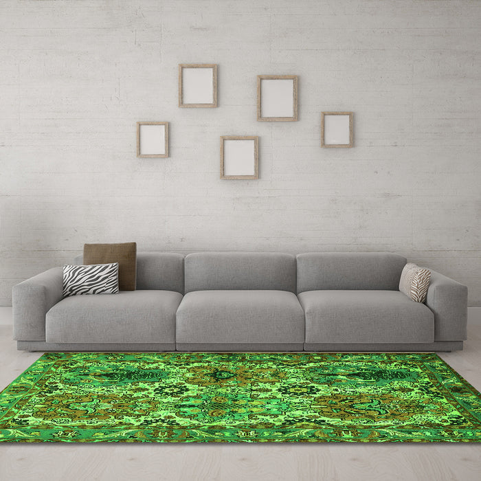 Machine Washable Persian Green Traditional Area Rugs in a Living Room,, wshtr2350grn