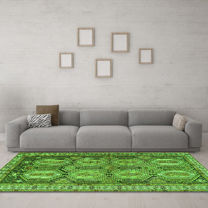 Machine Washable Persian Green Traditional Area Rugs in a Living Room,, wshtr2351grn