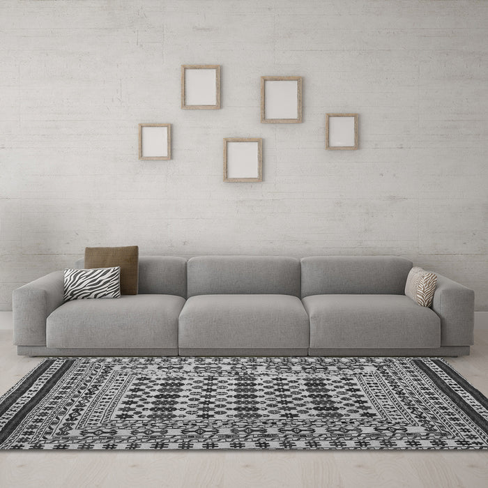 Machine Washable Persian Gray Traditional Rug in a Living Room,, wshtr2355gry