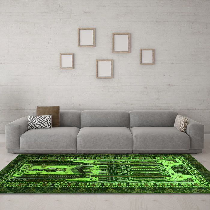 Machine Washable Persian Green Traditional Area Rugs in a Living Room,, wshtr2357grn