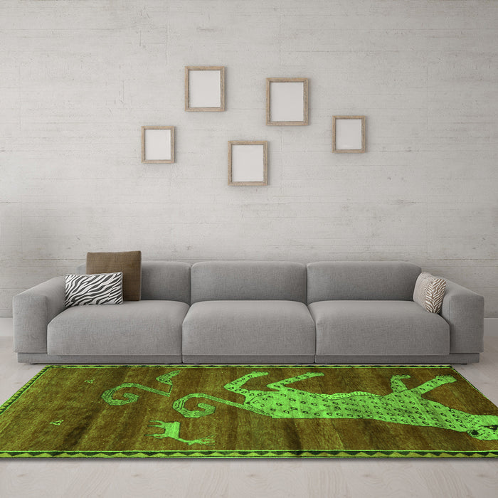 Machine Washable Animal Green Traditional Area Rugs in a Living Room,, wshtr2361grn