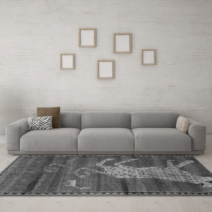 Machine Washable Animal Gray Traditional Rug in a Living Room,, wshtr2361gry