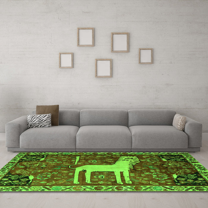Machine Washable Animal Green Traditional Area Rugs in a Living Room,, wshtr2363grn
