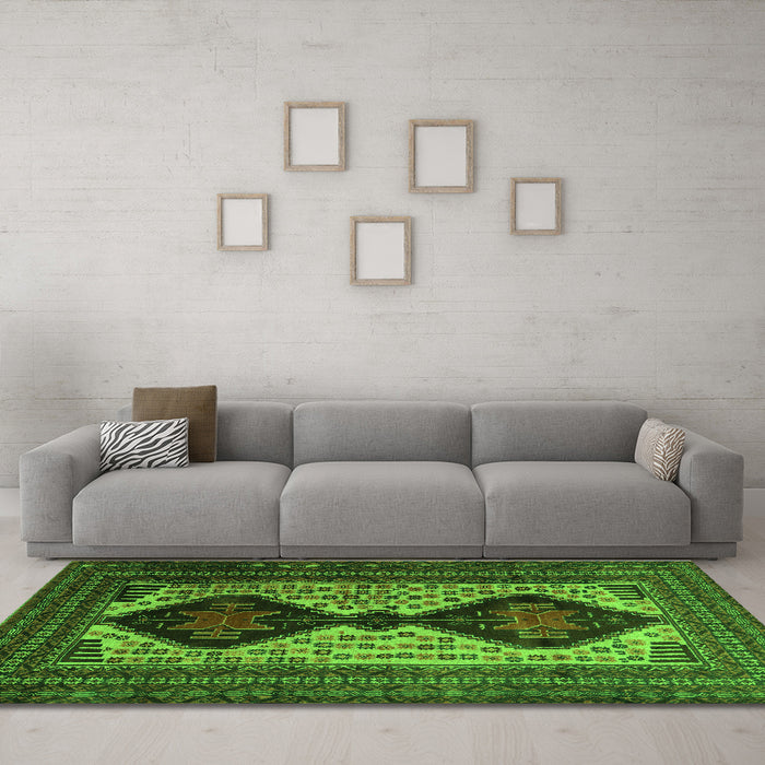 Machine Washable Persian Green Traditional Area Rugs in a Living Room,, wshtr2364grn