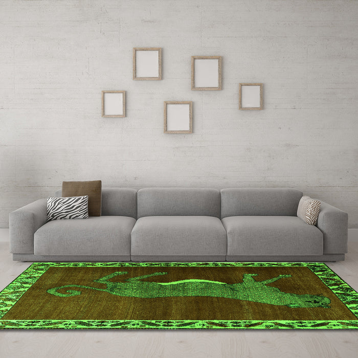 Machine Washable Animal Green Traditional Area Rugs in a Living Room,, wshtr2367grn
