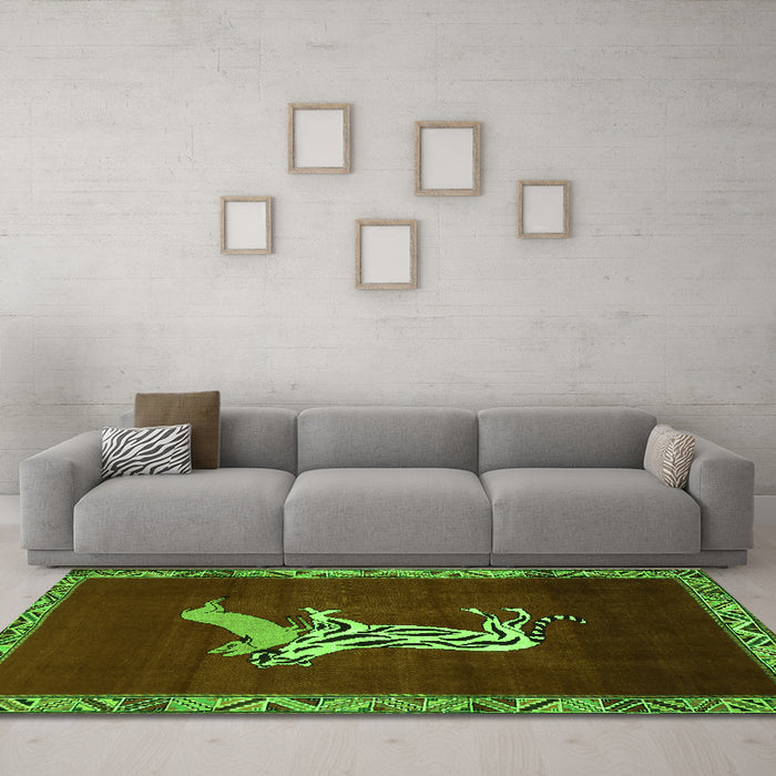 Machine Washable Animal Green Traditional Area Rugs in a Living Room,, wshtr2369grn