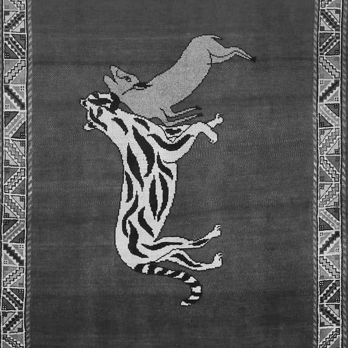 Serging Thickness of Machine Washable Animal Gray Traditional Rug, wshtr2369gry