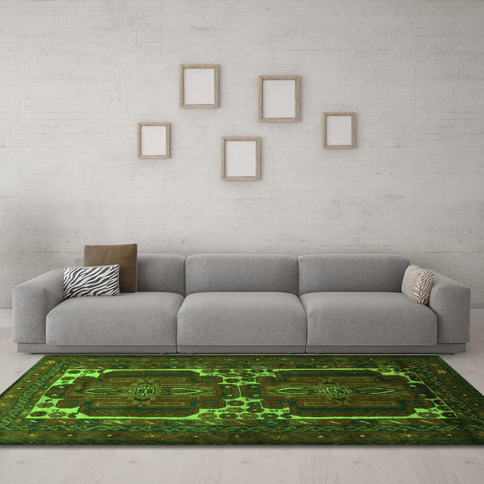 Machine Washable Persian Green Traditional Area Rugs in a Living Room,, wshtr2371grn