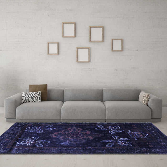 Machine Washable Persian Blue Traditional Rug in a Living Room, wshtr2372blu
