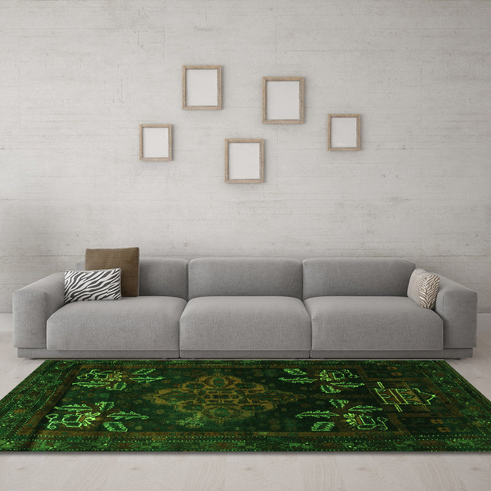 Machine Washable Persian Green Traditional Area Rugs in a Living Room,, wshtr2372grn