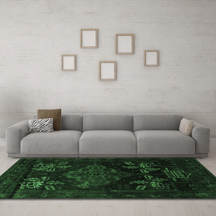 Machine Washable Persian Emerald Green Traditional Area Rugs in a Living Room,, wshtr2372emgrn