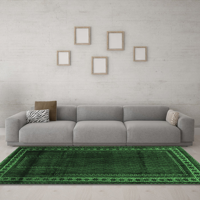Machine Washable Persian Emerald Green Traditional Area Rugs in a Living Room,, wshtr2373emgrn
