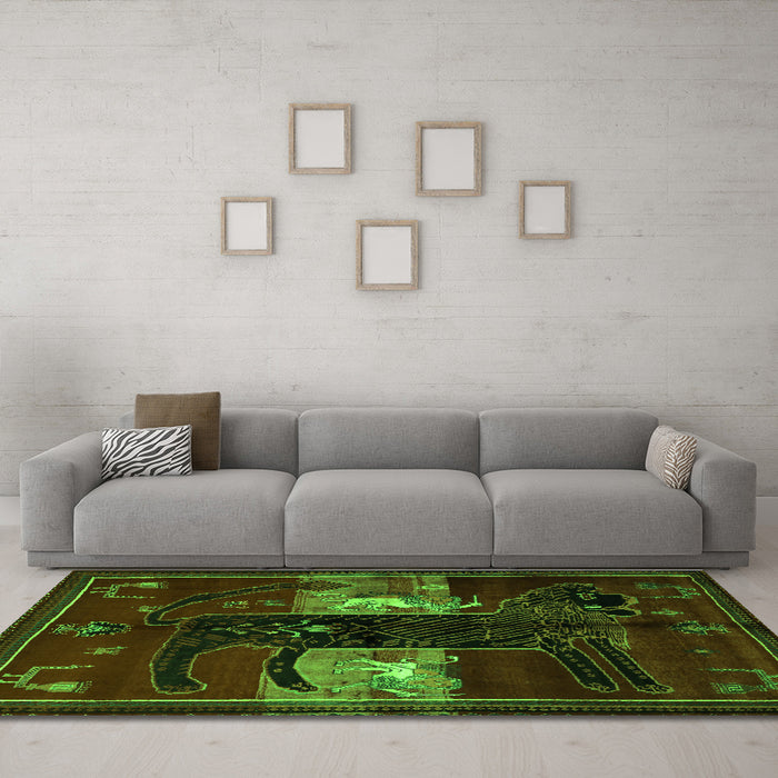 Machine Washable Animal Green Traditional Area Rugs in a Living Room,, wshtr2375grn