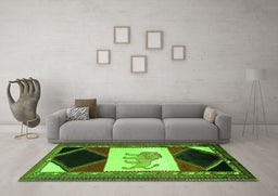 Machine Washable Animal Green Traditional Area Rugs in a Living Room,, wshtr2376grn