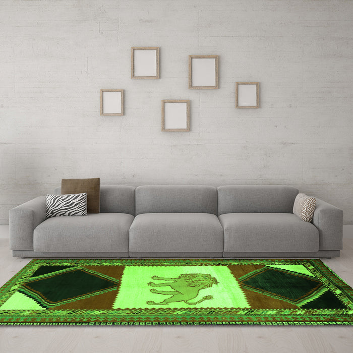 Machine Washable Animal Green Traditional Area Rugs in a Living Room,, wshtr2376grn