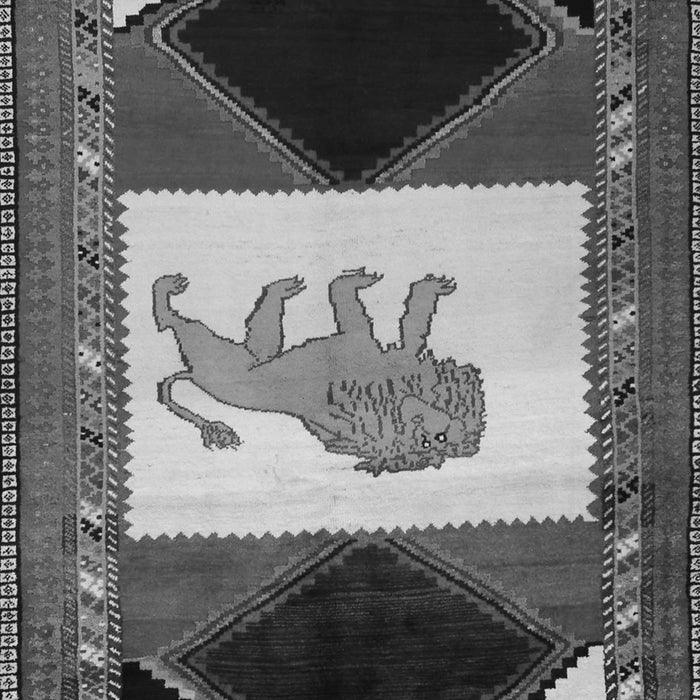 Serging Thickness of Machine Washable Animal Gray Traditional Rug, wshtr2376gry